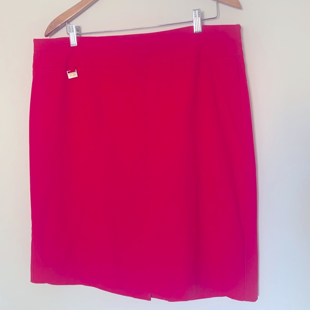 Hot pink Alex & Olivia stretch skirt.